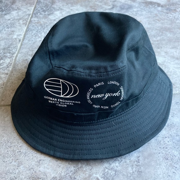 Adidas unisex world tour bucket hat black/white NYC NEW basketball hip hop - Picture 1 of 6